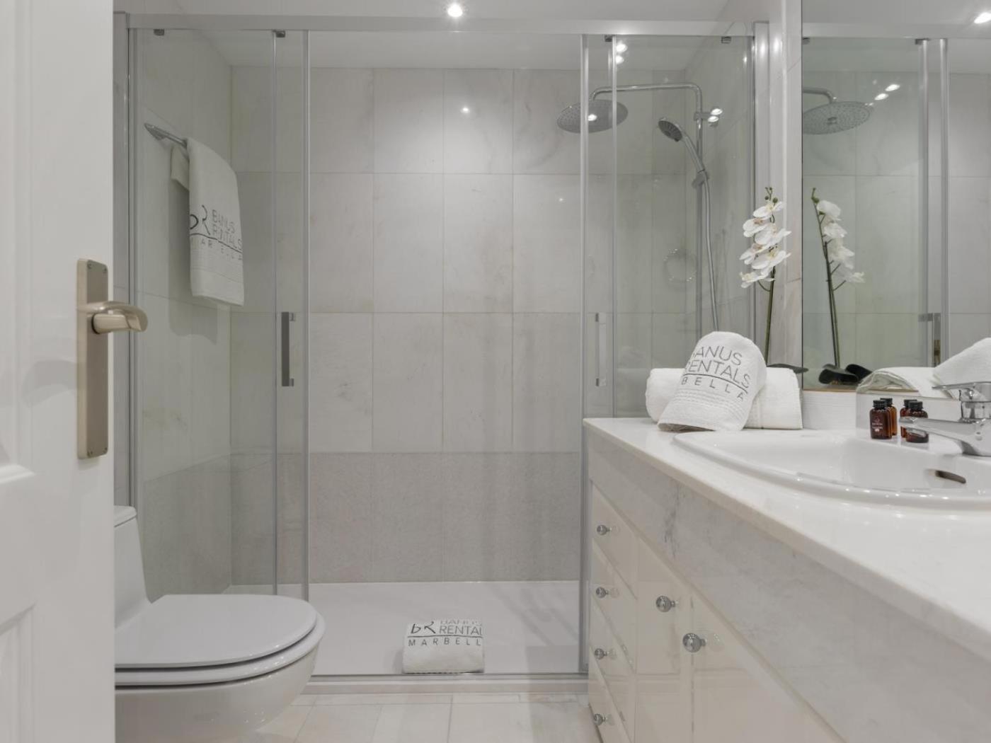 Puerto Banus 3 Bedroom Apartment Marbella