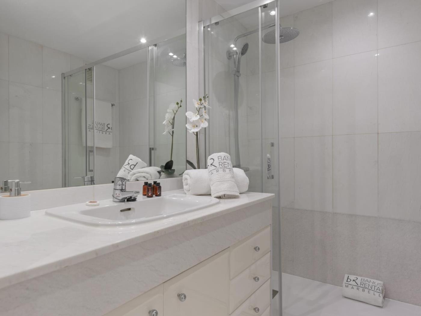 Puerto Banus 3 Bedroom Apartment *
