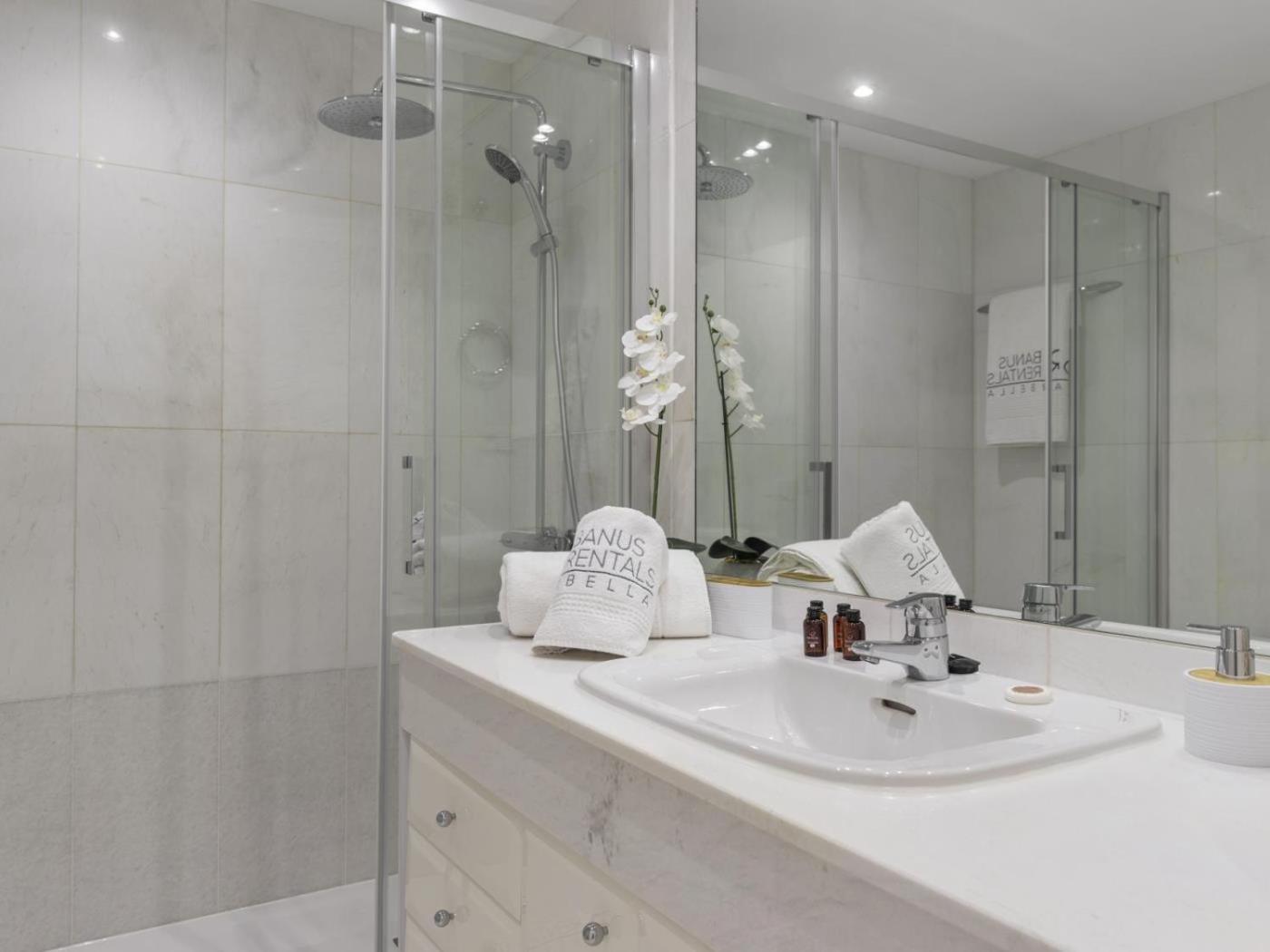 Puerto Banus 3 Bedroom Apartment Marbella